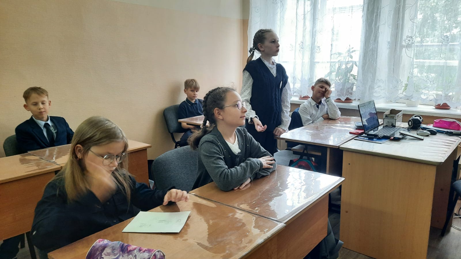 Гимназия номер 17 петрозаводск. Герб гимназии 17. Гимназия 17 пермь. 17 гимназия петрозаводск. Гимназия 17 телефон.